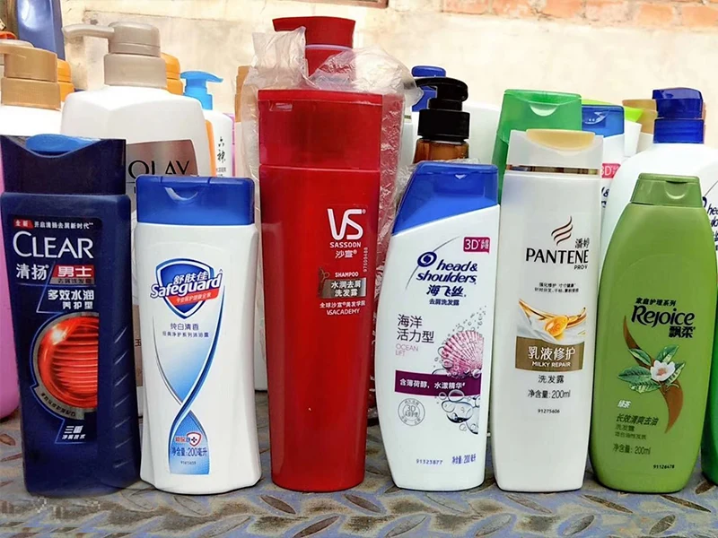 Rotary self-adhesive labeling machine for personal care bottles Unilever project